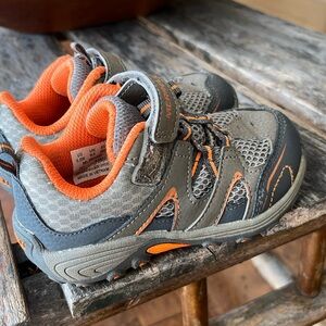 Kids 8.5 Merrill shoes